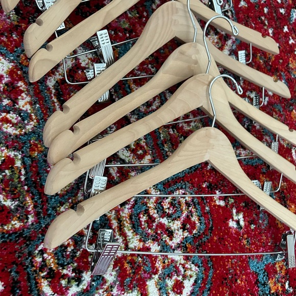 Brand New Wooden Hangers W/Clips 10 Pack Set - Picture 5 of 5